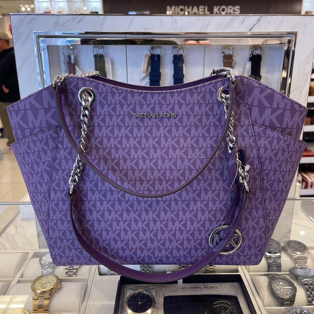 MICHAEL KORS
Jet Set Travel Lg Signature Chain Shoulder Tote Bag
Dark Purple - Picture 2 of 16